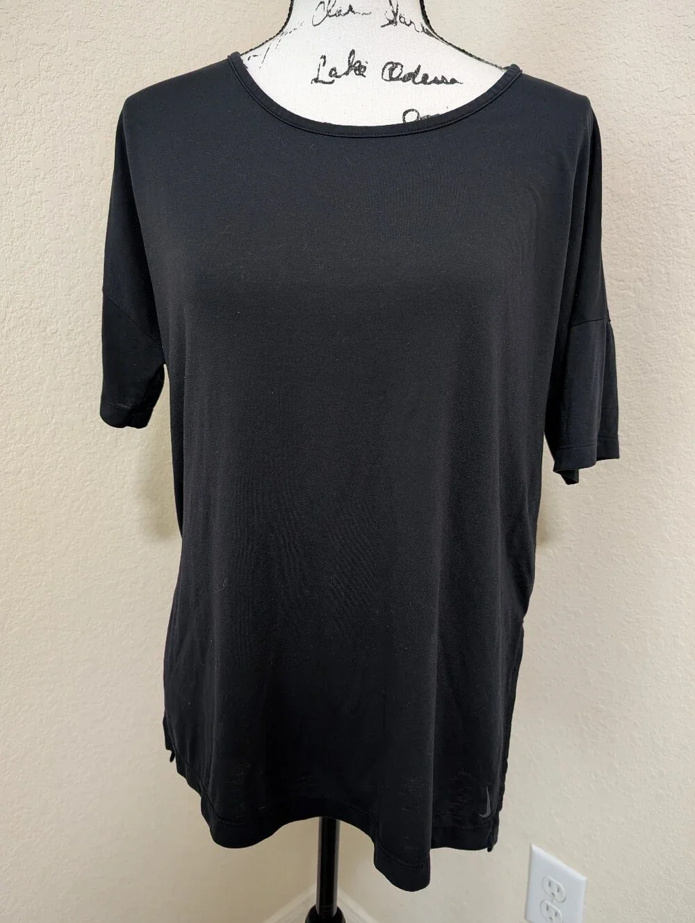 Nike Yoga Dri-FIT Short Sleeve Crew Neck Side Slit Hem Women's Black Tee MED 🖤